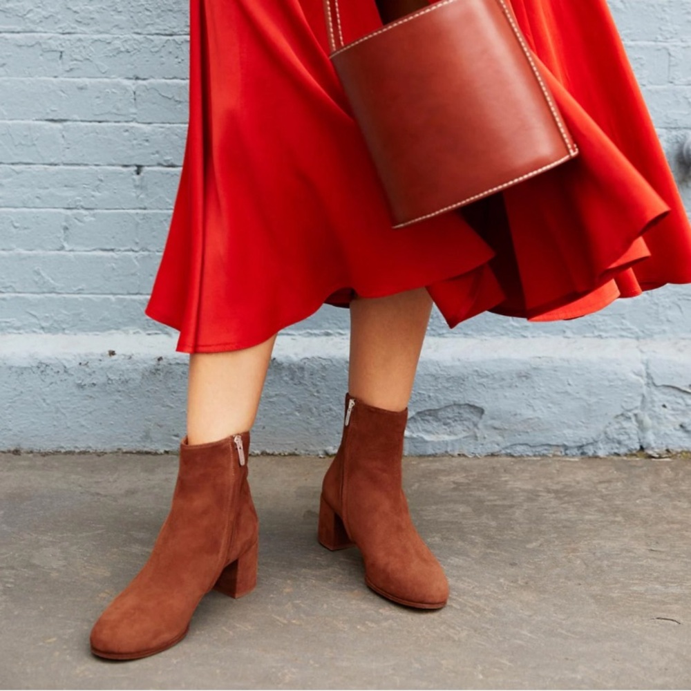 Camel suede booties Margaux NY